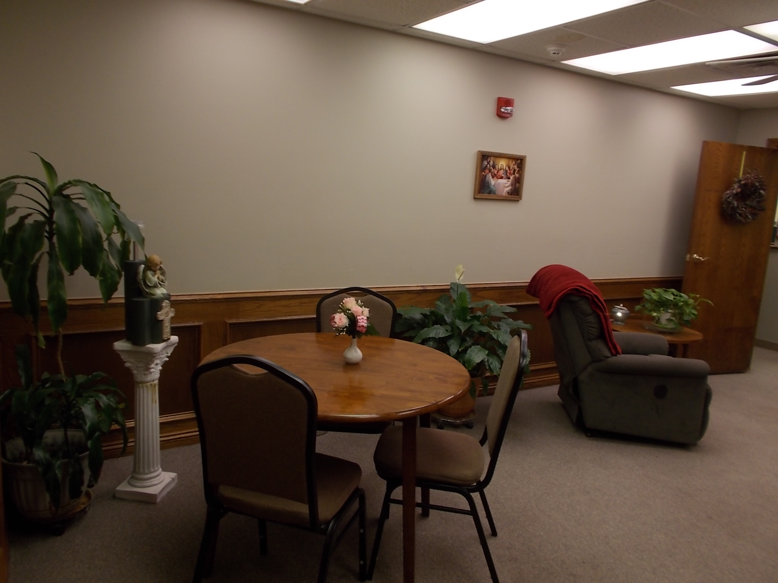 A warm, home-like common area at Marian Place where residents gather
